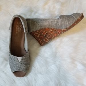 Tom's Peep Toe Wedge~size 7.5